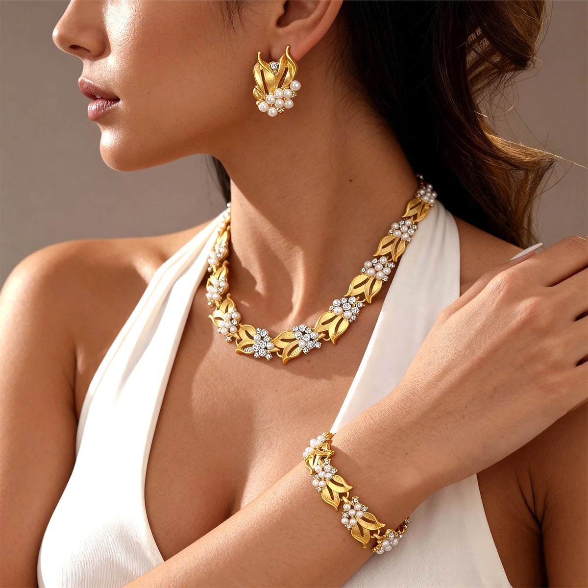 Golden Flower Leaf Chokers Necklaces Women Palace Style Retro Imitation Pearl Bracelets Earrings Exquisite Zircon Jewelry Party