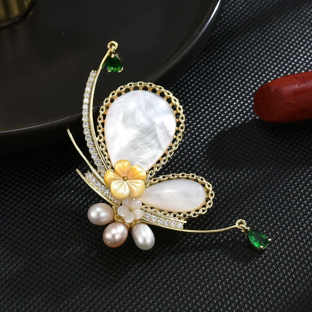 New Women Crystal Brooches Dragonfly Butterfly Bee Badge Pin Vintage Zircon Collar Pins Weddings Office Party Scarf Pin Jewelry