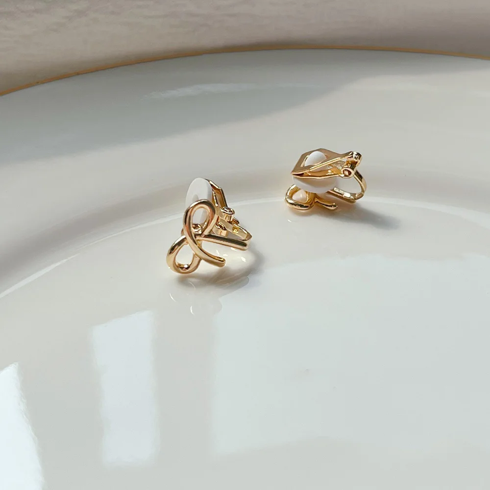 Cute Small Geometric Bowknot Ear Clip Earrings For Women Fake Piercing Gold Color Jewelry Simple Ear Cuff Earings Aretes