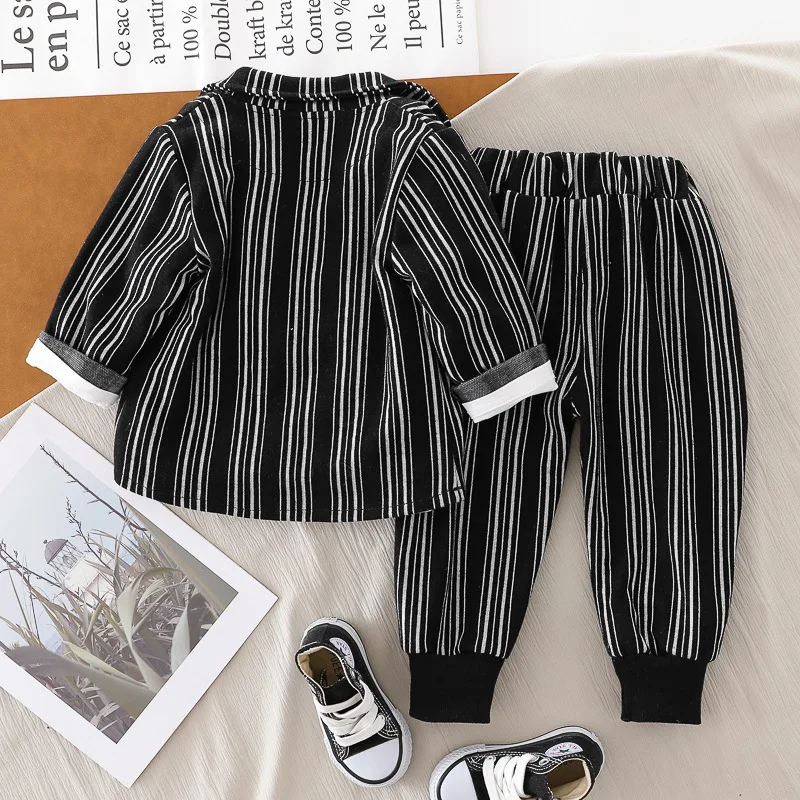 Рисунок 5 - Детский блейзер и брюки в полоску