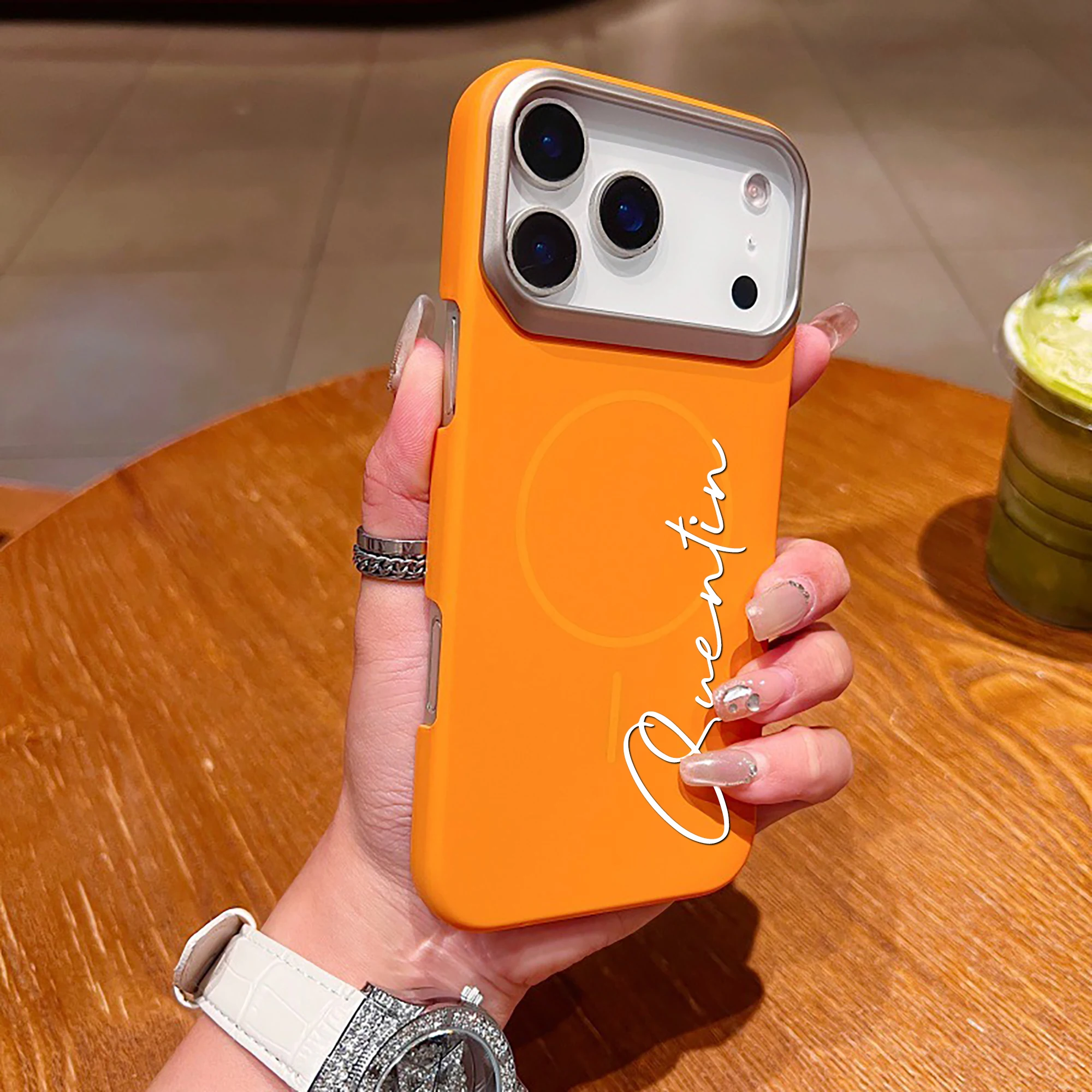 Capa Magnética Personalizada com Nome — Fosca, Antichoque e Compatível com Carregamento Sem Fio