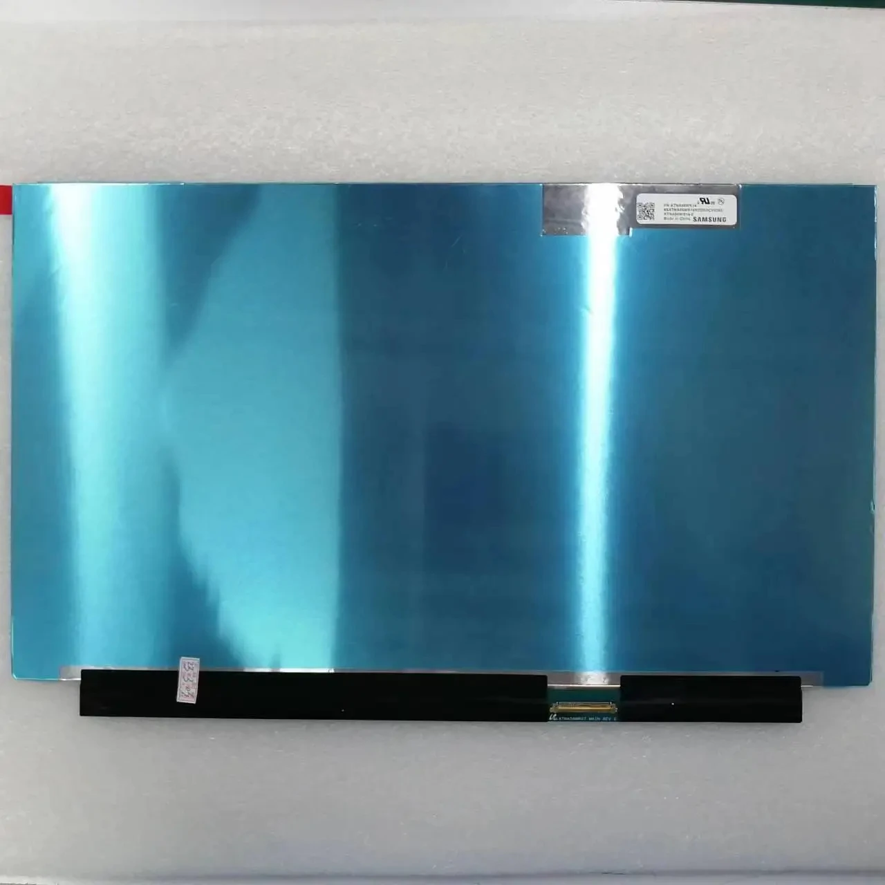 

ATNA56WR14-0 15.6Inch OLED Screen IPS Slim Panel 3840x2160 4K UHD 283PPI EDP 40pins Non-touch 440 cd/m² 100% DCI-P3