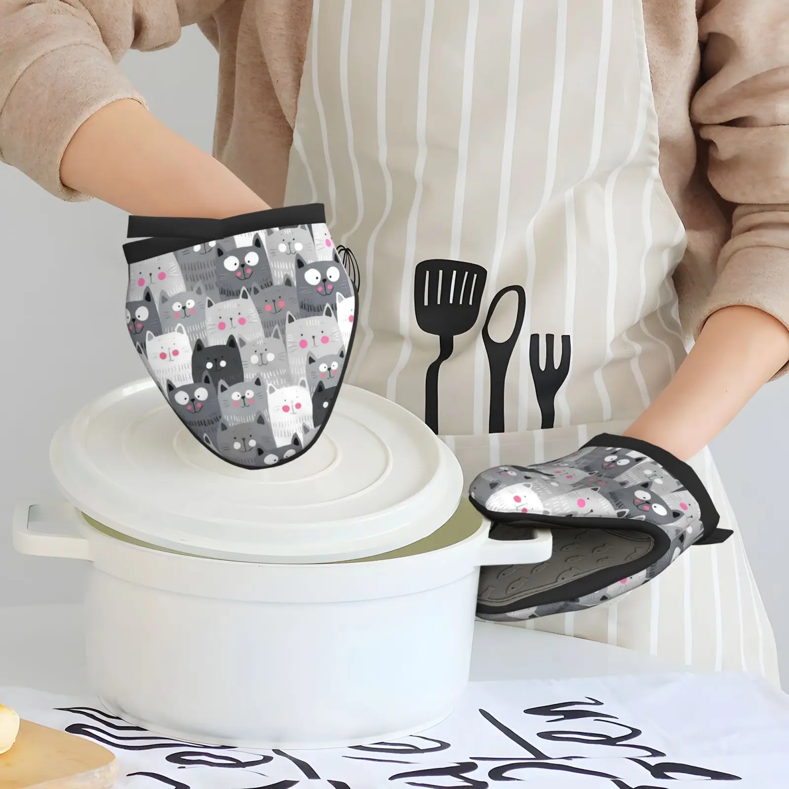 Cats Doodle Print Heat Resistant Anti-scalding Gloves Pinch Grip Mini Oven Gloves Kitchen Practical Cooking Tools