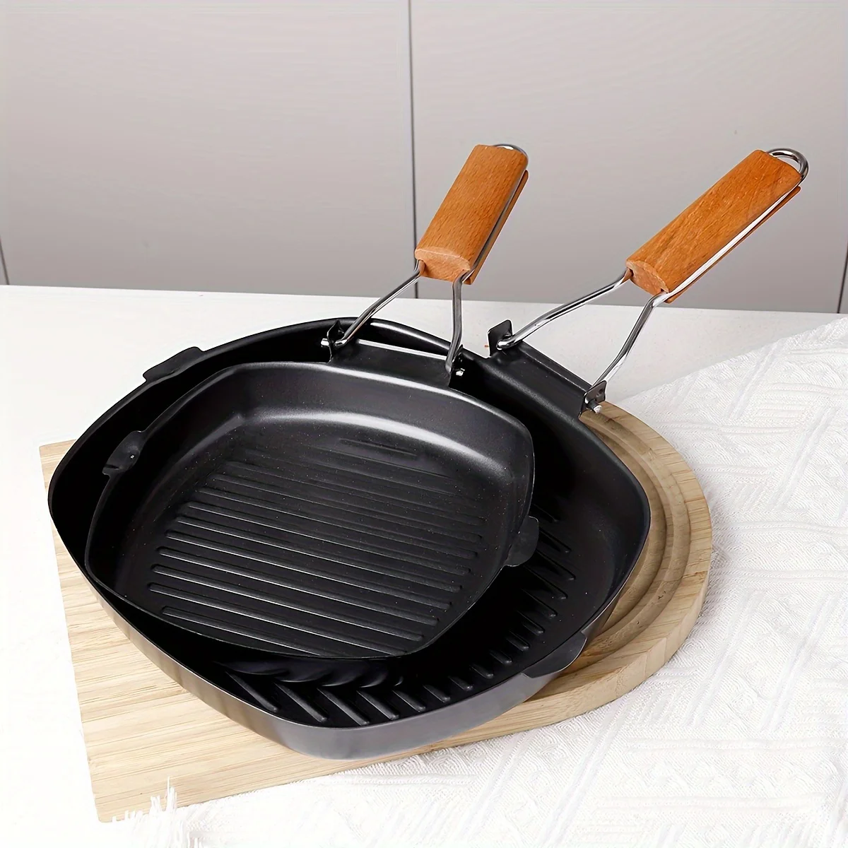 1pcs Non-Stick Cast Iron Skillet with Foldable Handle-Steak & Egg Pan, Easy Clean,Outdoor Camping Cookware