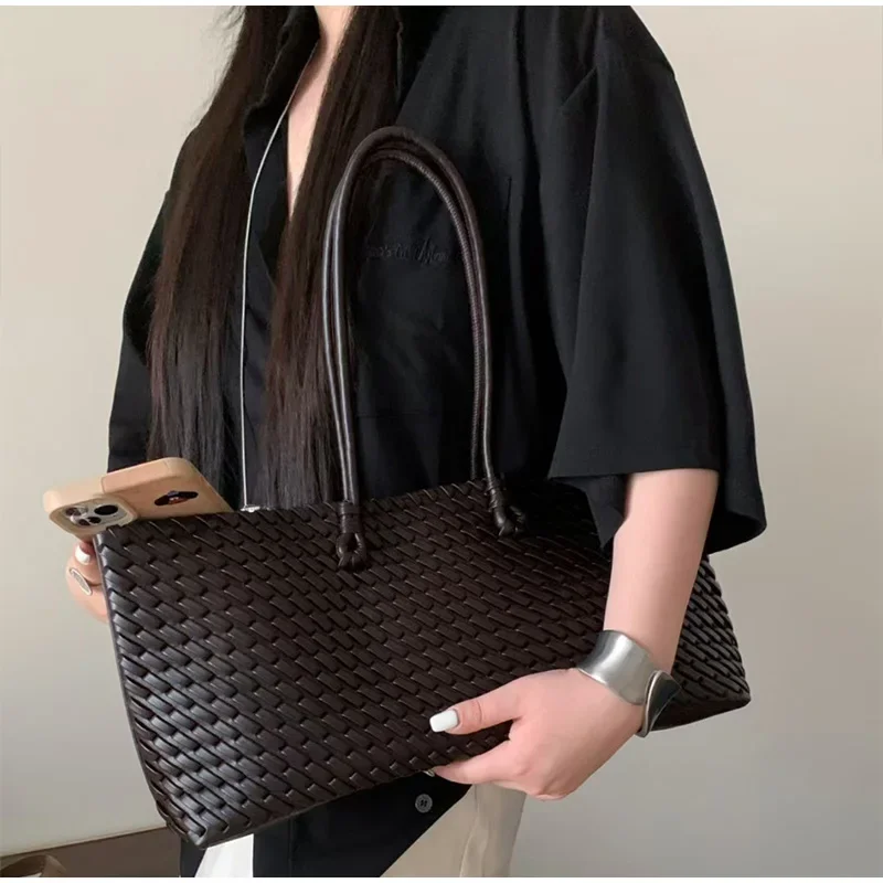 Borsa tote di lusso in PU intrecciato, borsa a tracolla allungata con manico superiore, borsa orizzontale con chiusura magnetica per lo shopping - immagine 4