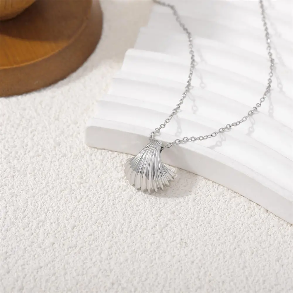 Delicate Striped Texture Shell Necklace Silver Color for Women Anti Allergic Metal Chain Sea Snail Collar Choker Summer Jewelry