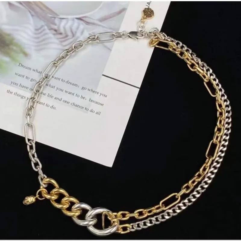 שרשרת גולגולת עם שרשרת אסימטרית לנשים, בסגנון פאנק מתקדם ועיצוב בצורת AB בלתי סדיר.