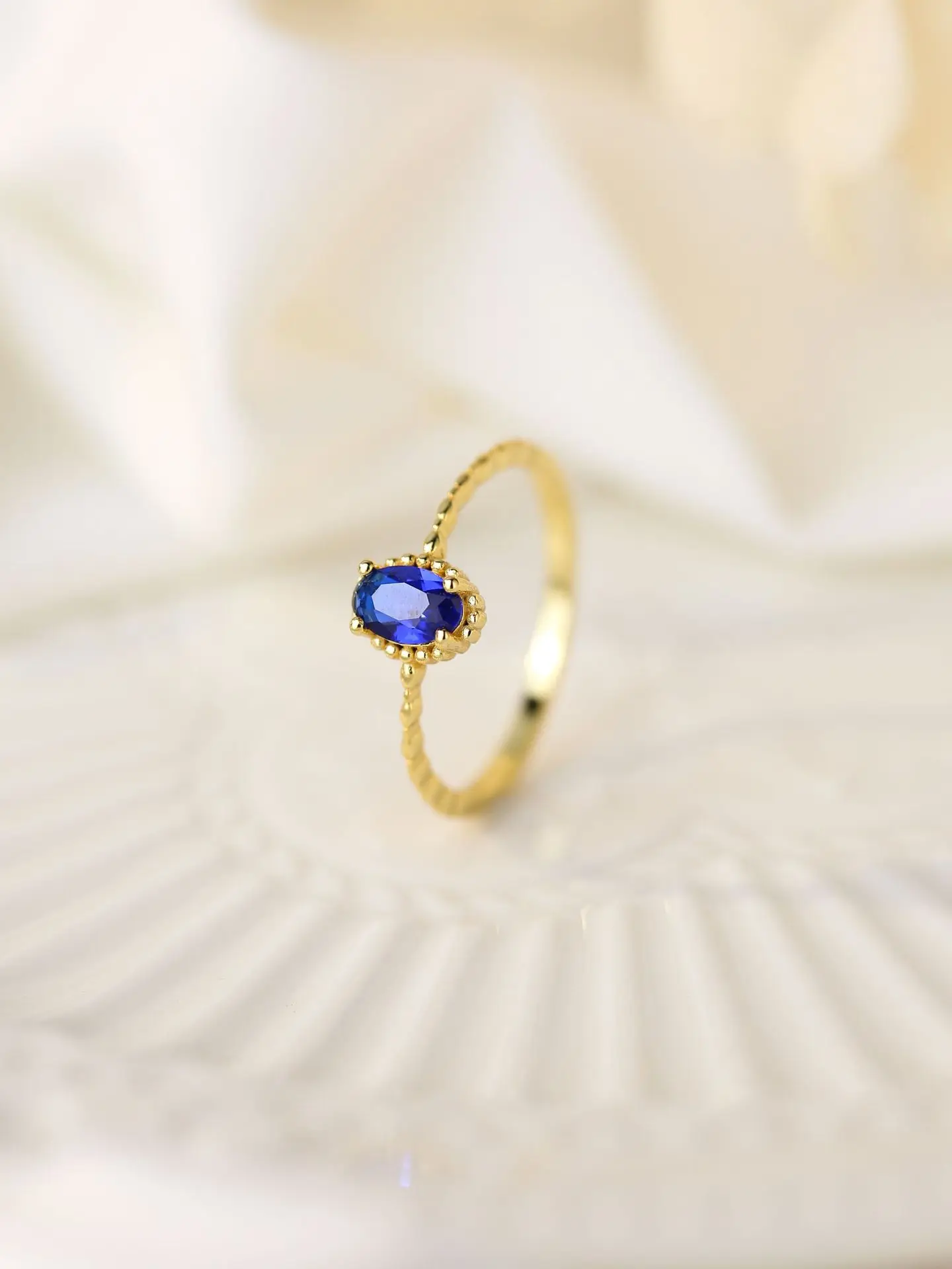 

Factory Hot Sales 925 Sterling 925 Silver Women's Ring with Sapphire and Golden Color Elegant Delicate Style for Party