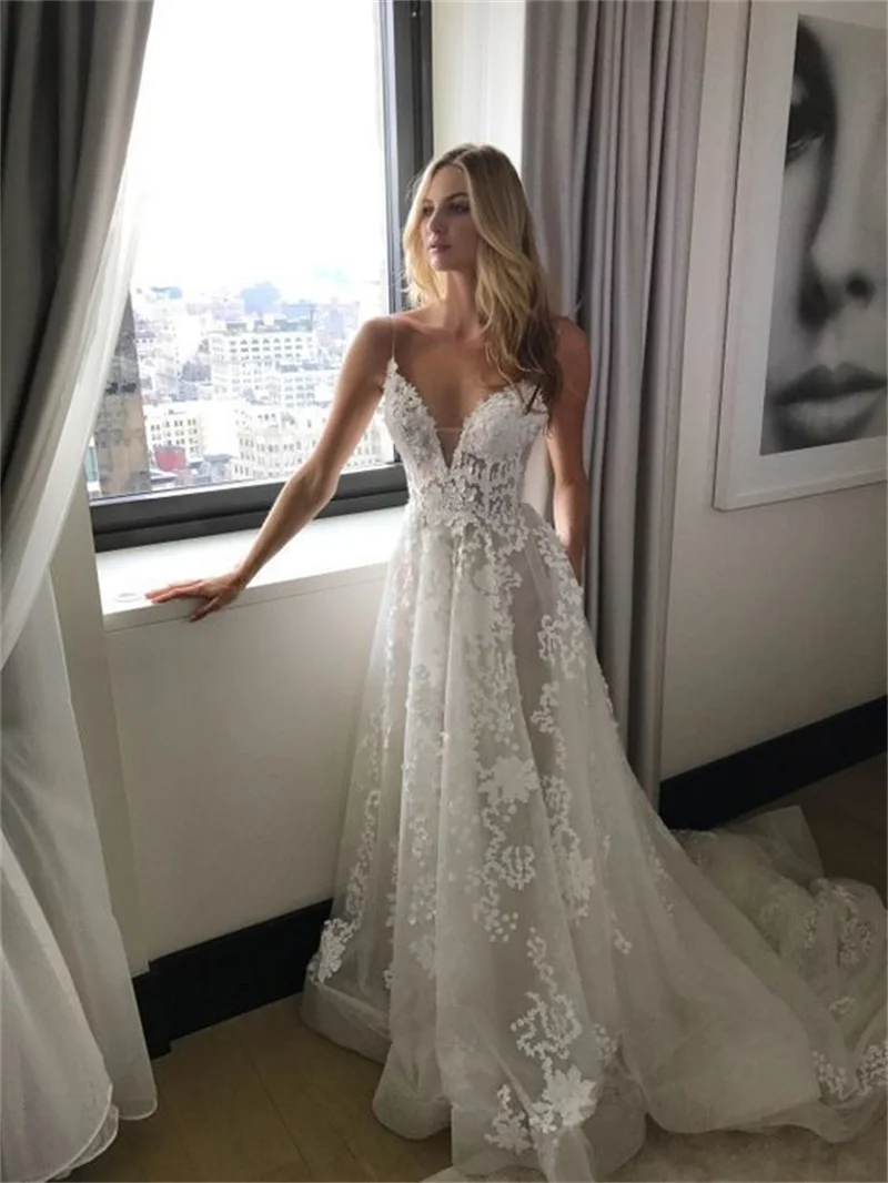 

Lace A-Line Boho Wedding Dresses For Women Spaghetti Straps V-neck Backless Wedding Gowns Beach Bride Ball Gowns with Appliques