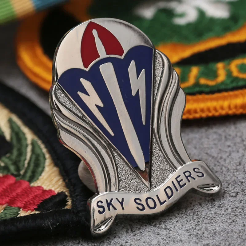 173-я бригада, команда боевой команды, крест, медаль армии США, небесные солдаты, военный значок