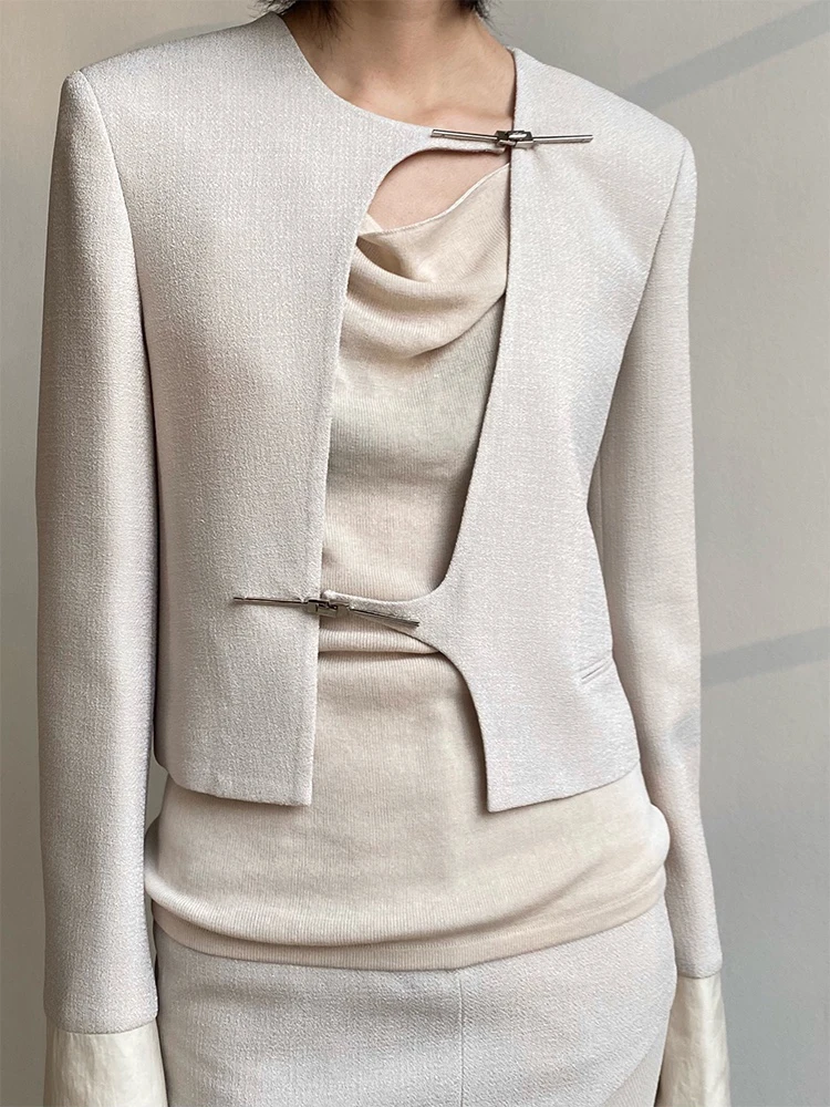 

Женский блейзер с открытой спиной, блейзер с металлическими пуговицами и трехмерным вырезом, пальто с коротким рукавом и цветными блокировками, 2023