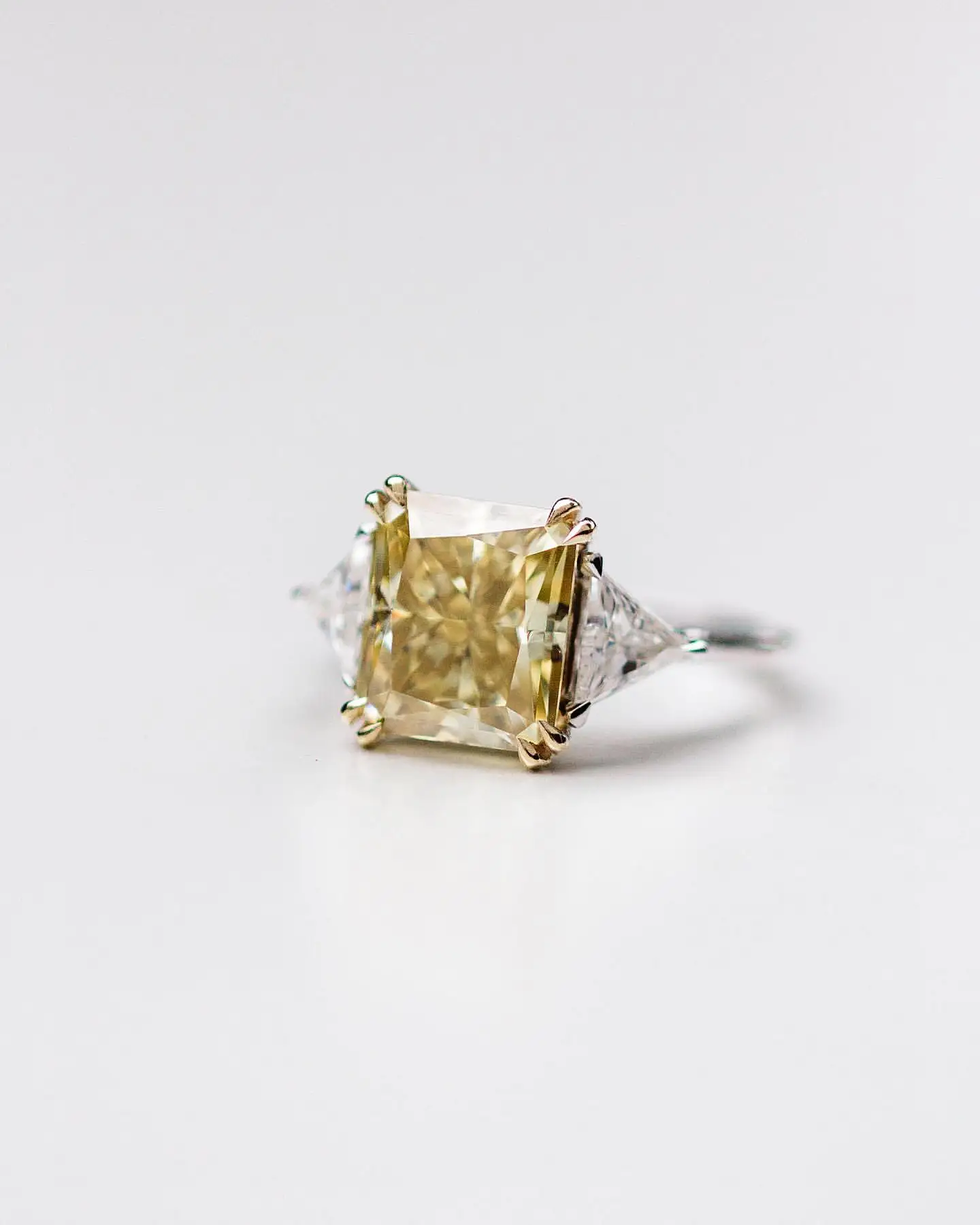 JOVOVASMILE Yellow Moissanite Ring 5carat 10.5x9mm Radiant Cut 18k Gold Triangle Side-Moissanite Double Claw Three-Stone Rings