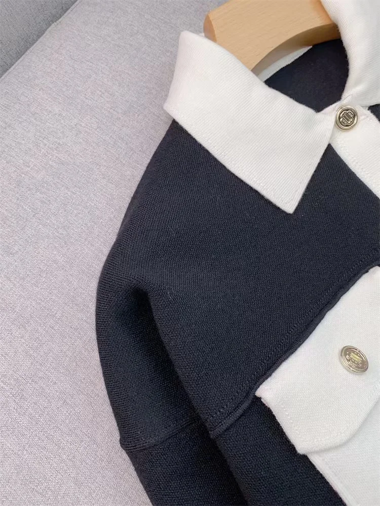 

Autumn Winter New Fashion Black White Contrast Sweater Cardigan Women Elegant Polo Collar Metal Button Pocket Knit Jacket Ladies
