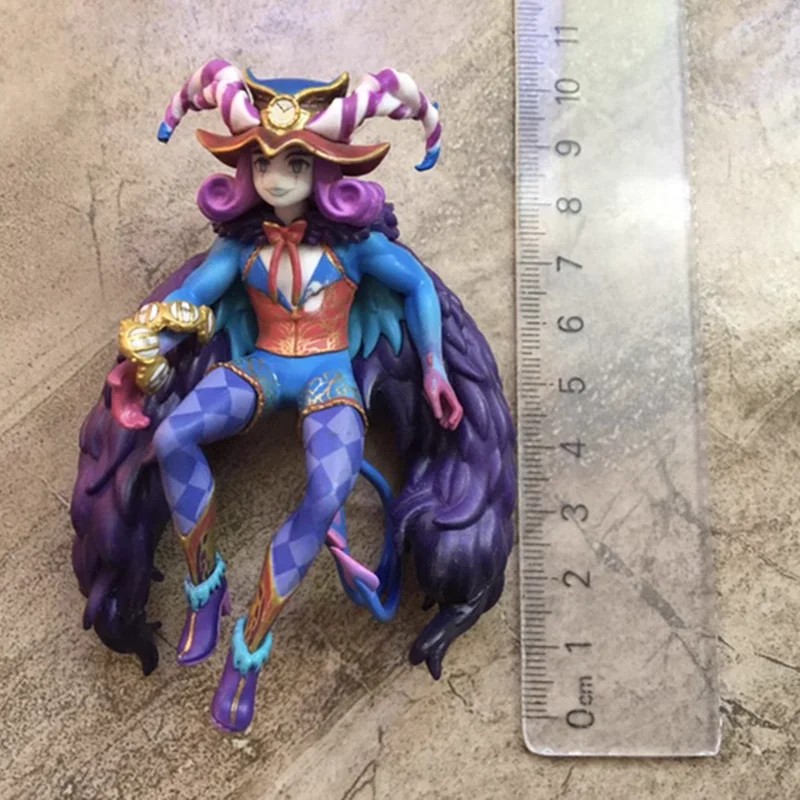 

11cm cartoon fate stay night saber Action Figure doll kid PVC collection toy