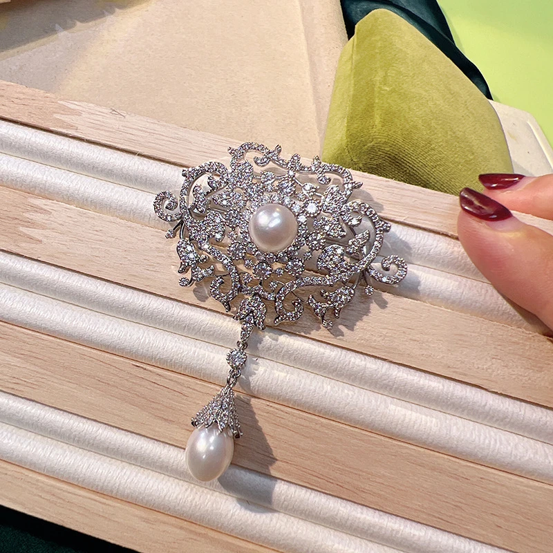 High-grade Female Broche Exquisite Palace Tassels Pearl Brooches Luxury Zircon Flower Dress Coat Accessories Winter New Pins