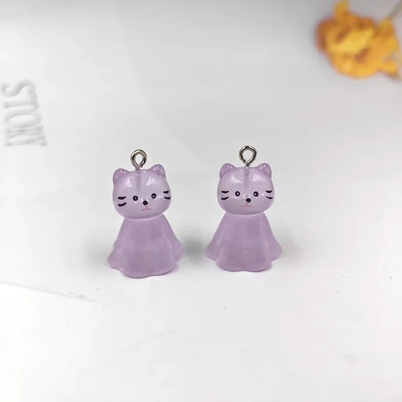 10pcs 귀여운 빛나는 투명 고양이 매력 사랑스러운 수지 다채로운 동물 펜던트 귀걸이 키 체인 DIY 쥬얼리 만들기