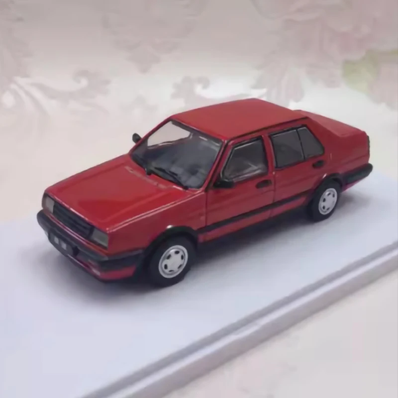 

Diecast Alloy 1:43 Scale Jetta Vintage Cars Model Red Adult Toy Nostalgia Classic Souvenir Desktop Ornaments Gift Static Display