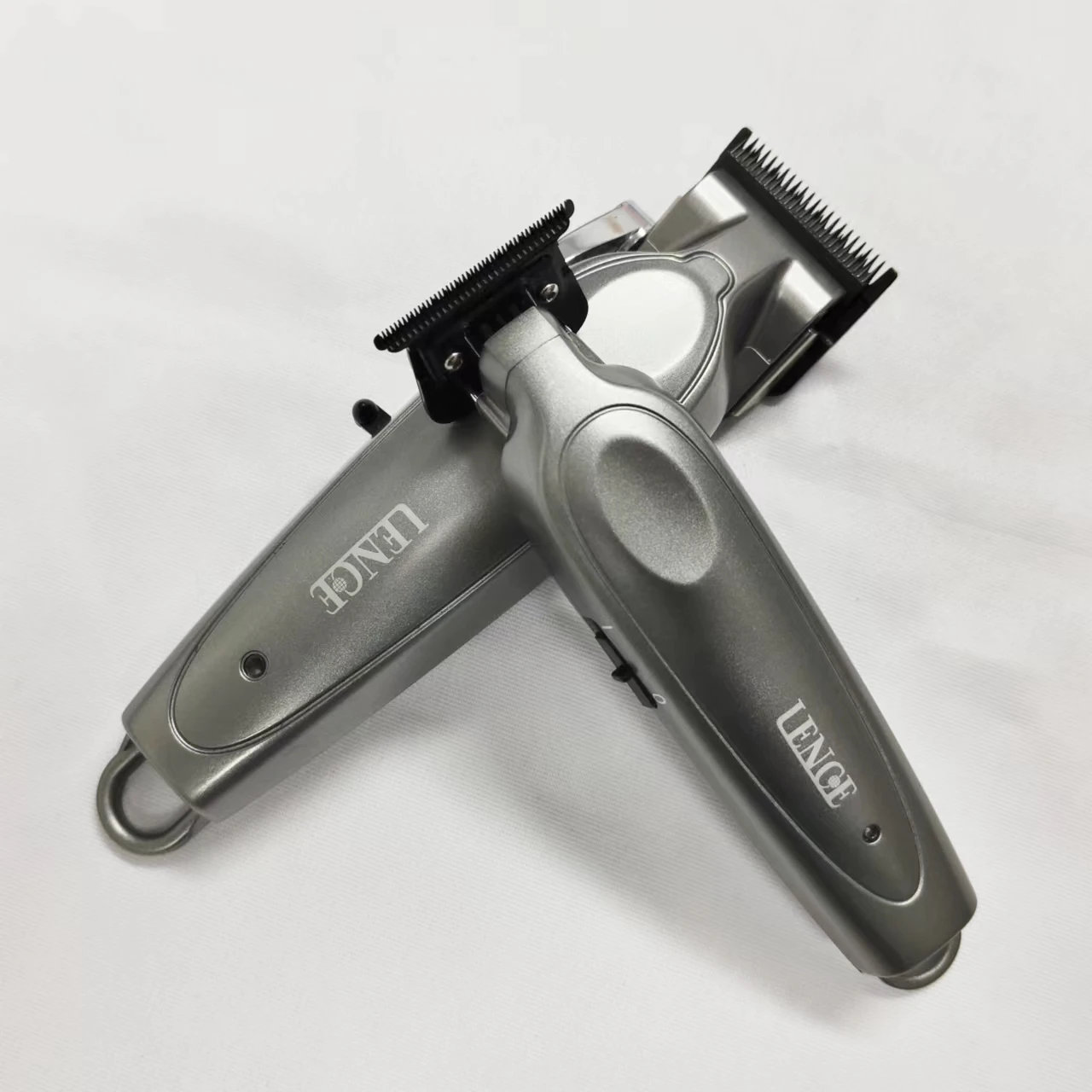 

FF1C Professional Oil Head Gradient Hair Clipper Bomber Design Fashion Cuttingedge Grip Comfortable Metal Body 8 Caliper Trimmer