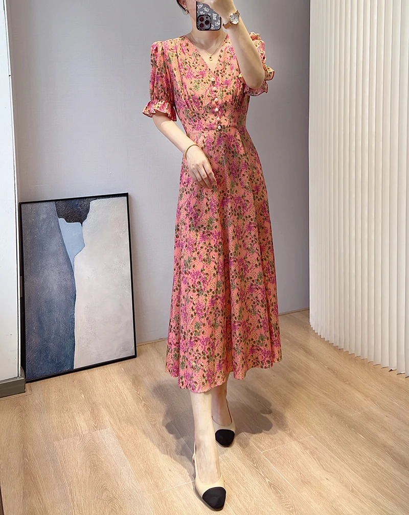 

Розовое шелковое платье средней длины с V-образным вырезом и цветочным принтом UK 8-UK14