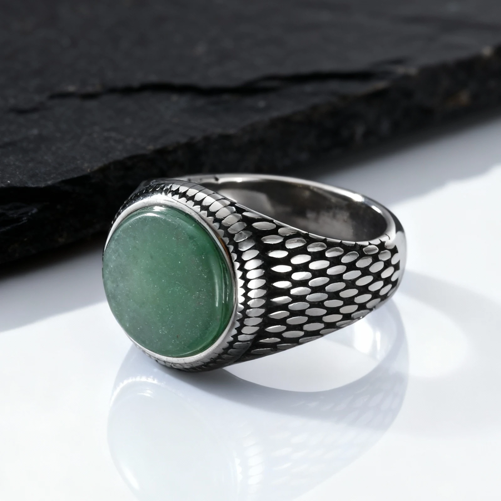 Grüner Dongling-Steinring für Männer, Vintage-Naturstein-Siegelring aus Edelstahl, runder Punk-Ring als Geschenk