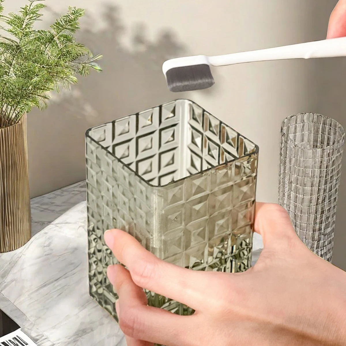 Transparent Plastic Mouthwash Cup Reusable Toothbrush Holder_voghion.com