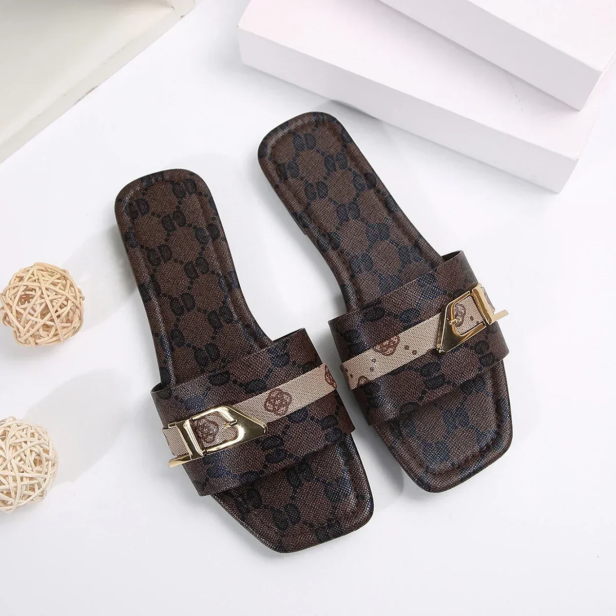 Summer Women Slippers Solid Color Women's Sandals Flat Bottom Anti Slip Fashion Slippers Designer New Sandals