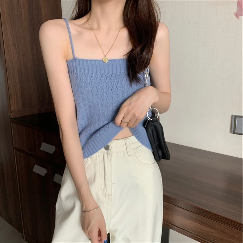 Рисунок 4 - Женский комплект из 2 трикотажных однотонных свитеров