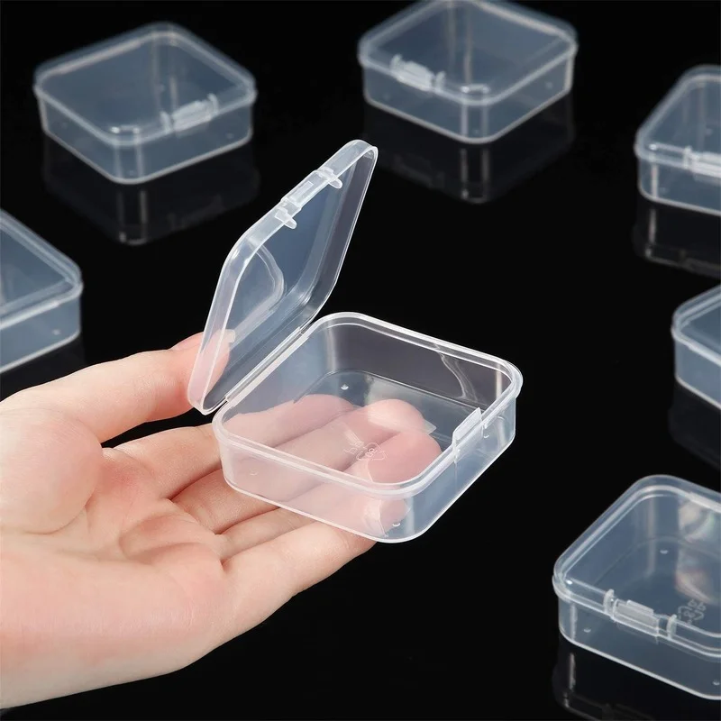 Piccole scatole di plastica trasparente con ganci ideali per