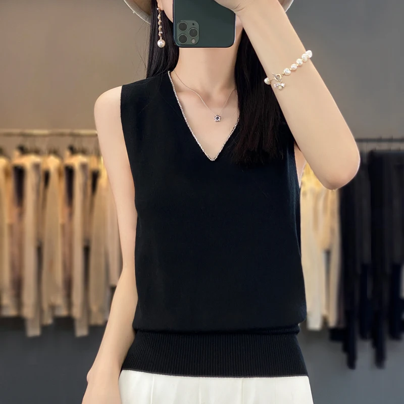 24 Summer New Women's V-Neck Sleeveless Top With Fine Spinning Wool And Diamond Embedding For A High Quality And Elegant Style
