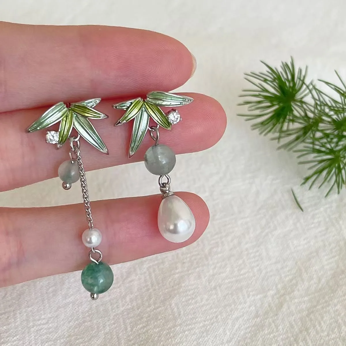 New Chinese Fashion Bamboo Leaf Shaped Stud Earrings for Women Ethnic Design Pearl Pendant Tassel Luxury Jewelry Creative Gifts 3
