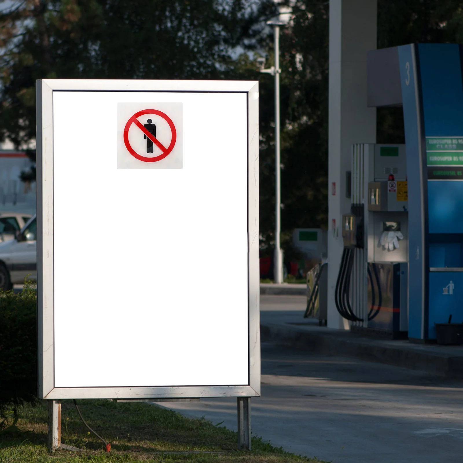 Рисунок 3 - Наклейки с надписью «Внимание 