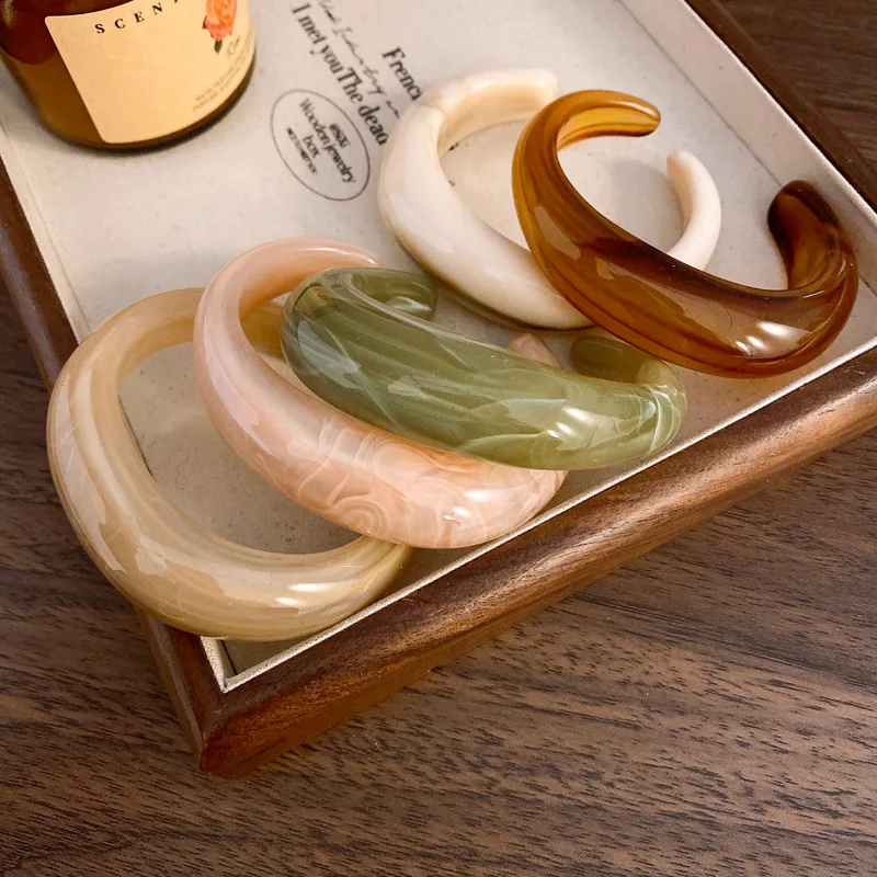 SmoothRoundAcrylicCuffBanglesforWomenVintageExaggeratedJellyColorSmudgingBangleWideResinBraceletAccessoriesM1-AliExpress36