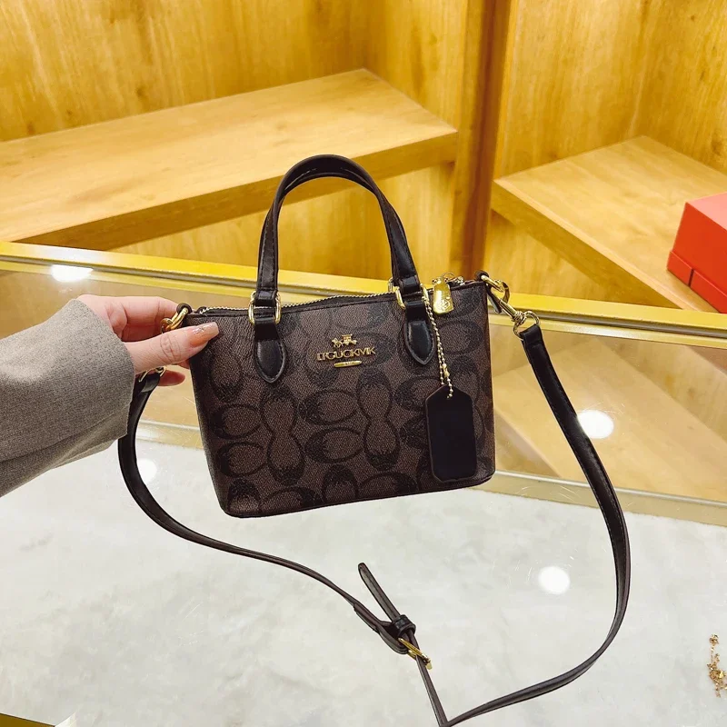 Small square bag in elegant fashion for women 2025 women's luxury lightweight printed crossbody bag with vintage design