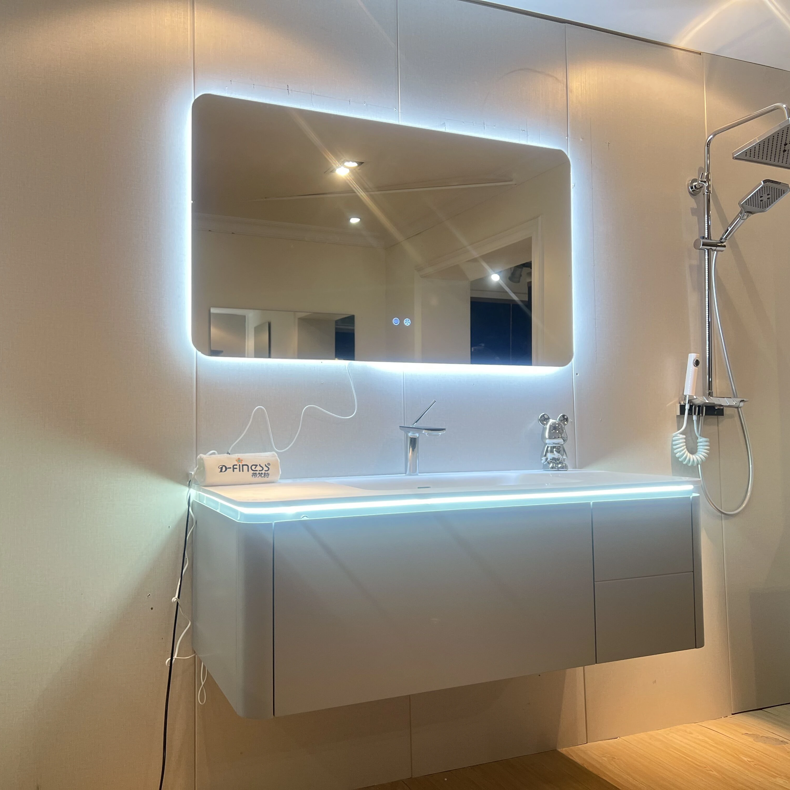 

Modern wall hang Bathroom Vanities with led mirror with feeling gel coat matt surface resin basin