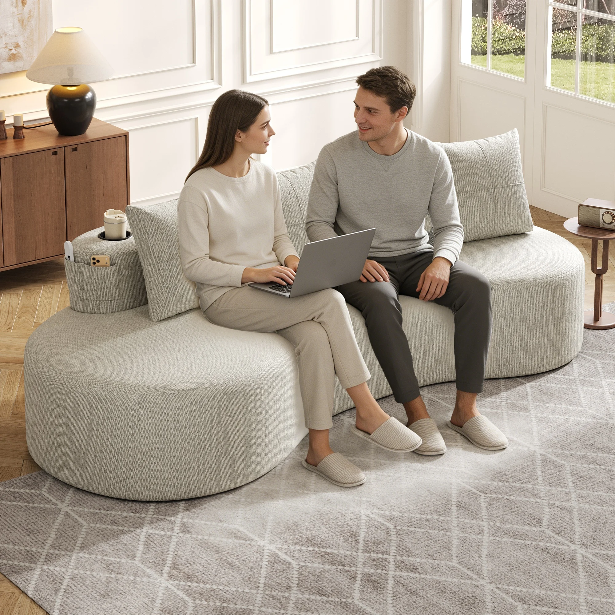 LVHOM Modernes Gebogenes Sofa, Leinenstoff, Ausgehöhlter Getränkehalter und Seitentaschen-Design, Inklusive 4 Kissen, Ideal für Wohnzimmer – Detail 7