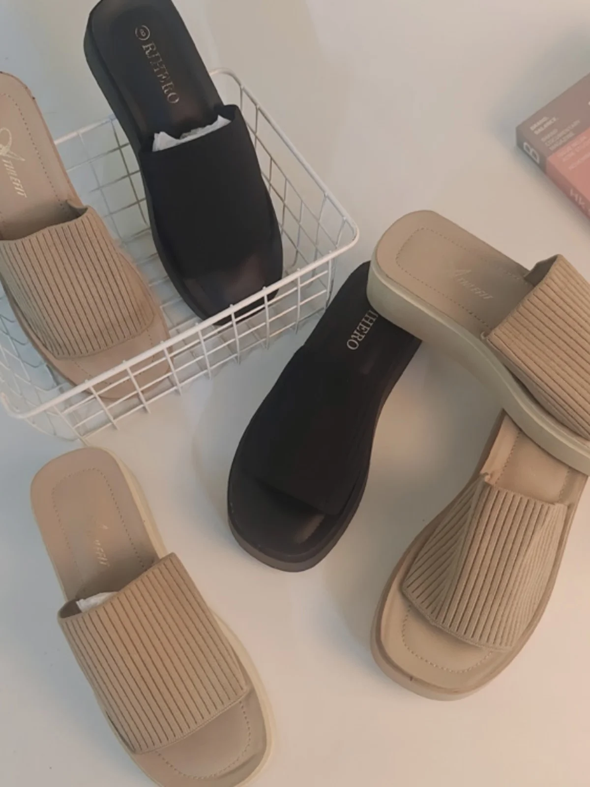 

Сланцы женские на мягкой средней платформе, резиновые шлепанцы, удобная повседневная обувь для отдыха, на плоской подошве, гавайская римская обувь, большие размеры, 2024