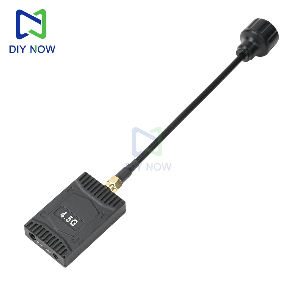 Installation du Transmetteur Récepteur Audio Vidéo 4.5 GHz 2.5W FPV pour Drone RC sur un drone, prêt pour le vol longue distance.