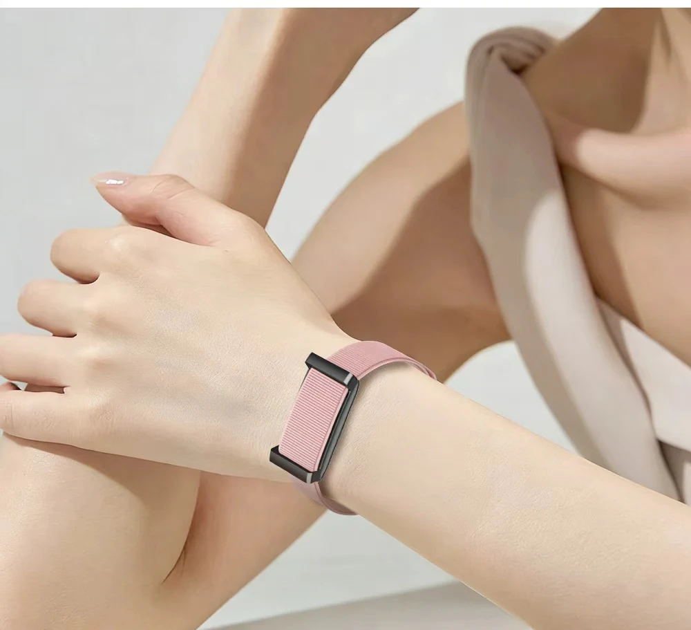 W01 스마트 밴드 IP68 방수 BT5.4 11가지 스포츠 모드 혈압+산소포화도+수면 추적기 만보계 원격 카메라 휴대폰 찾기 알람 자석 충전