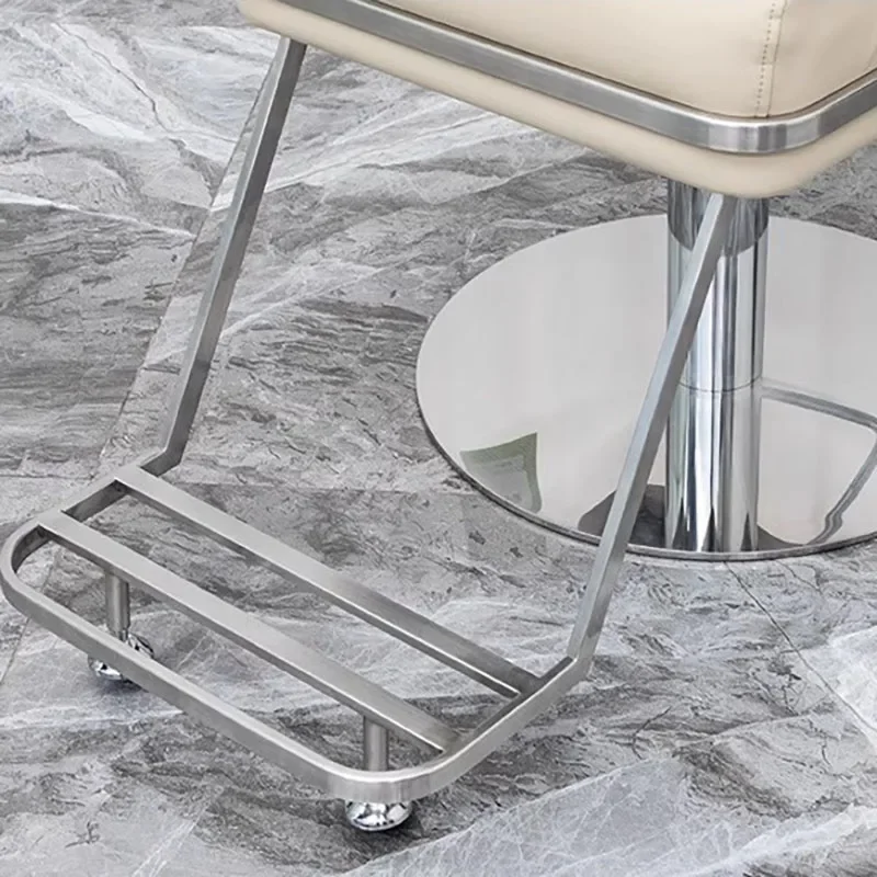 Рисунок 3 - Ретро Золотое парикмахерское кресло