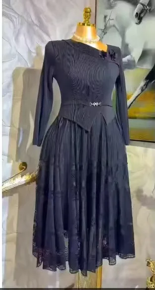 فستان مياكي بطيات 2025 بياقة قطرية أنيق فضفاض بلون...