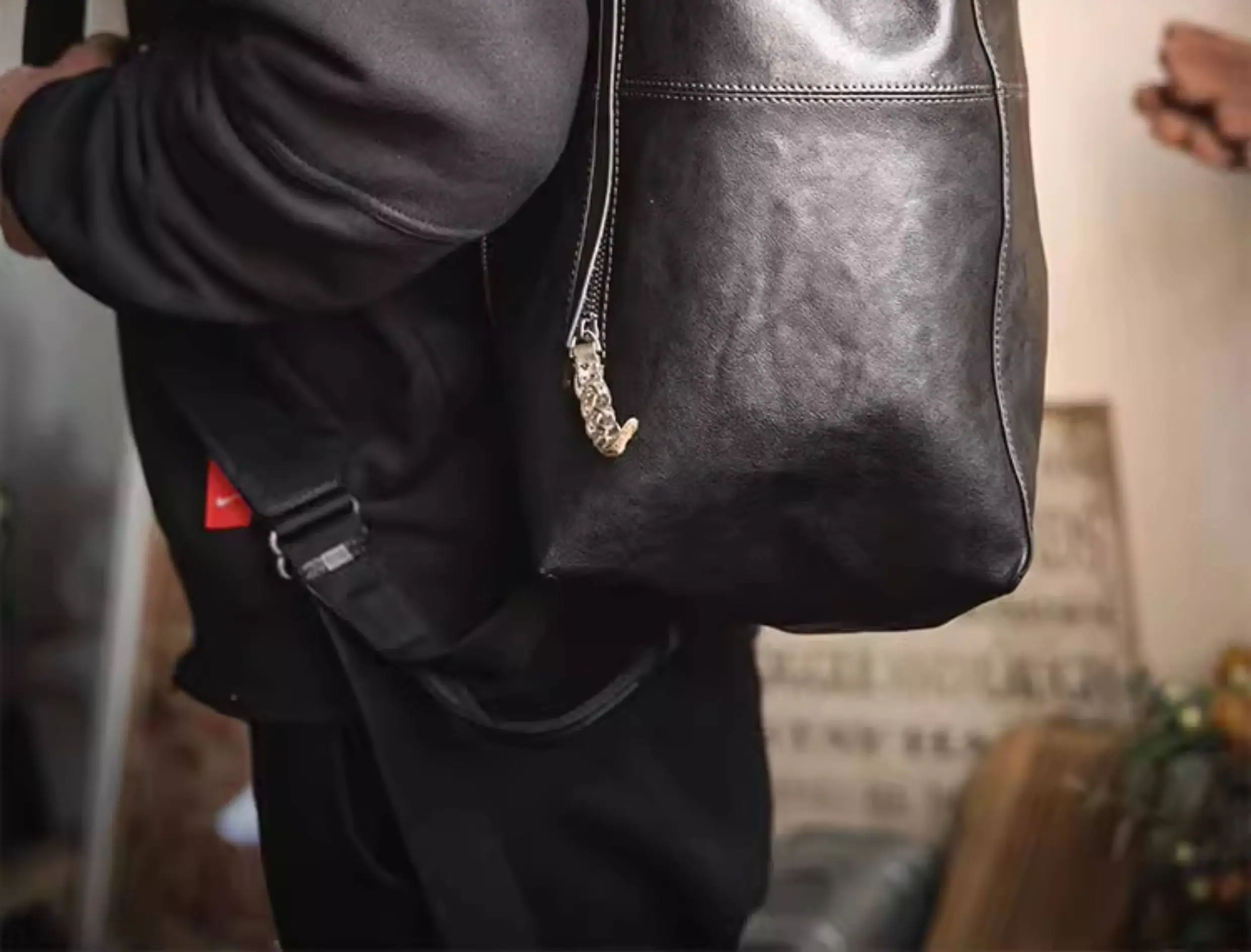 PNDME lässige Outdoor-Reisetasche aus echtem Leder für Herren mit großem Fassungsvermögen, modische Umhängetasche aus weichem Rindsleder, Fitness-Umhängetasche – Detail 16