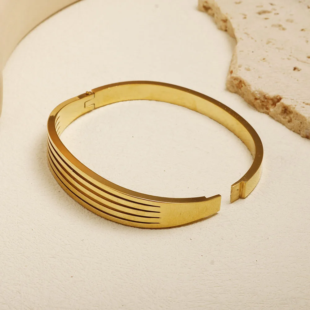 Elegant 18k Gold Plated Stainless Steel Women's Bracelet - Perfect Birthday Gift