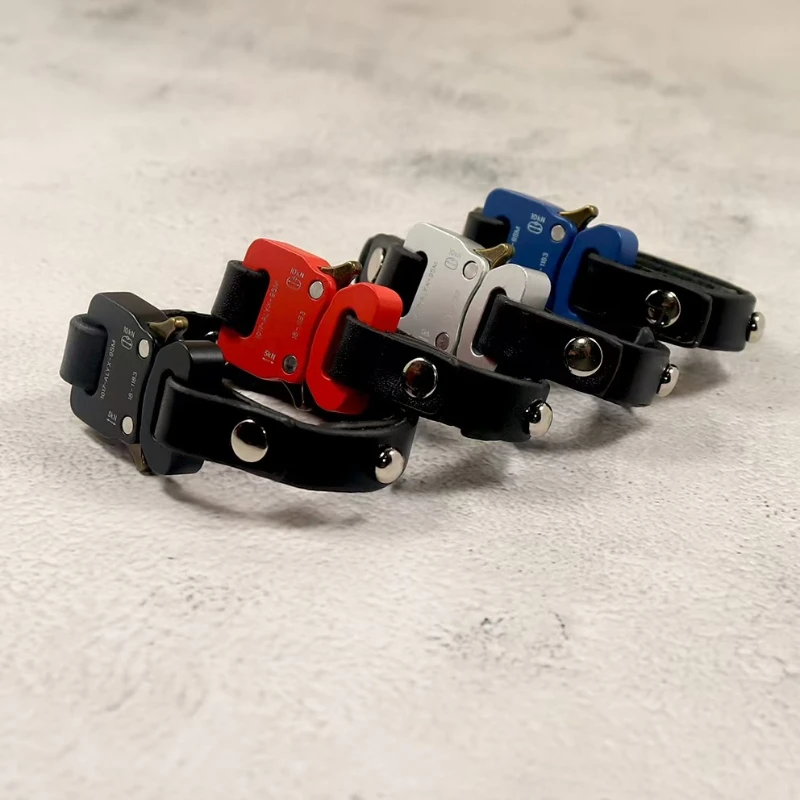 

High quality 1017 ALYX 9SM functional buckle leather bracelet with top layer leather bracelet, fashionable high-end couple style