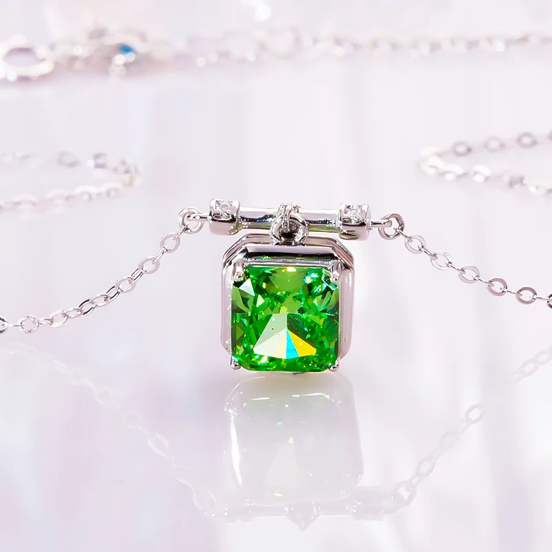 

Green Sapphire Pendants Necklace 2 Carat High Carbon Diamond S925 Sterling Silver O Chain Fine Jewelry for Women Vintage Luxury