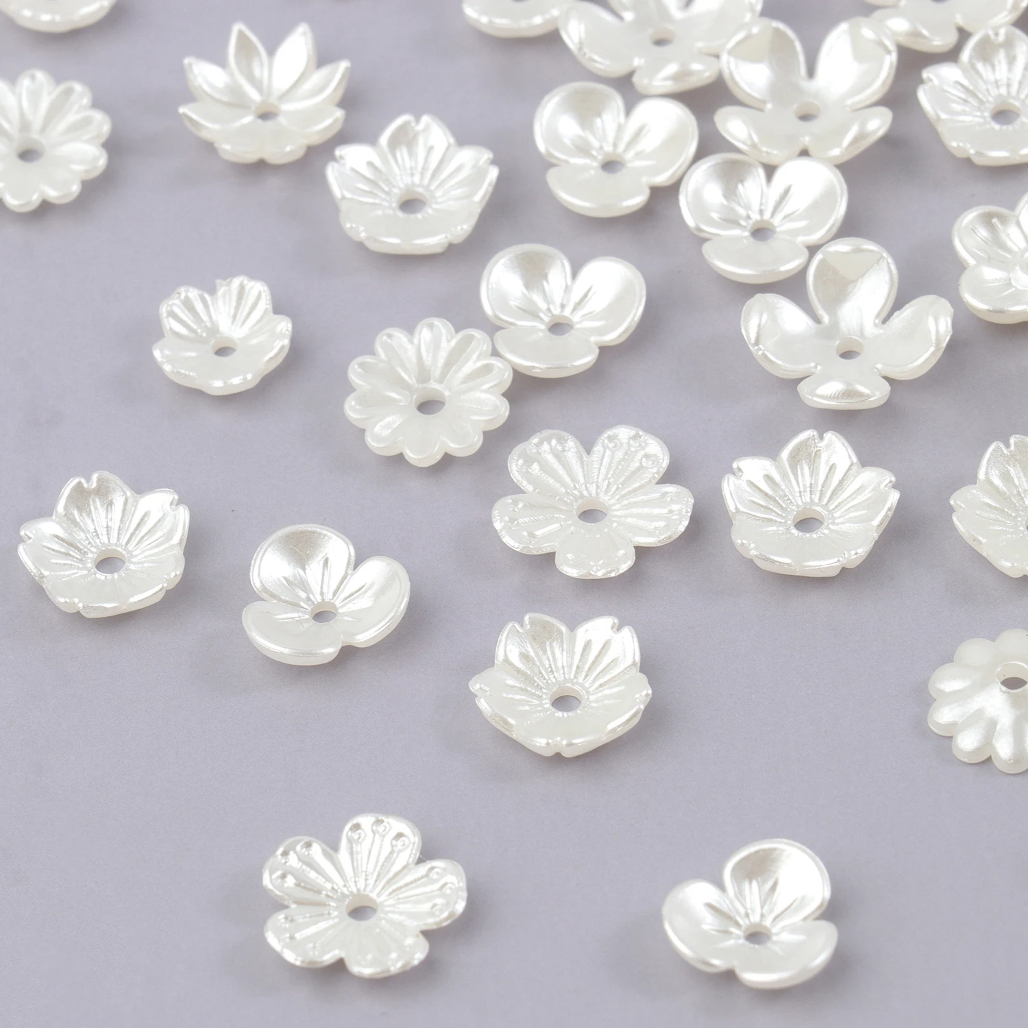 50Pcs White Acrylic Flower Pearl Beads - 1.1 Inch Flower Shape Beads For DIY Jewelry Making & Crafts
