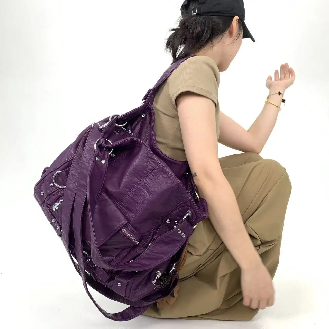 Y2K Fashion Street Personalisierte Damen-Einkaufstasche, große Kapazität, Retro-Umhängetasche aus reinem veganem Leder im Used-Look – Detail 19