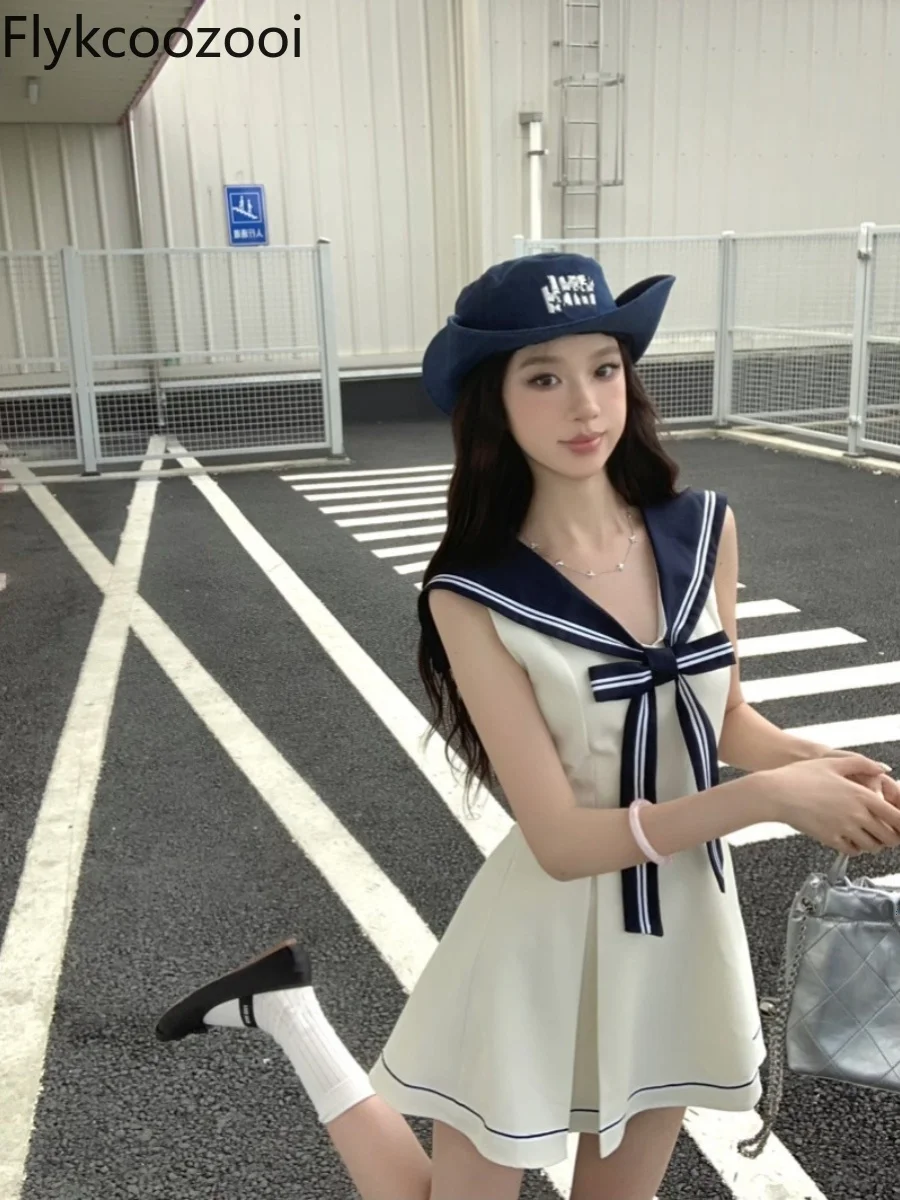 فستان على طراز الكلية بألوان متباينة وياقة كحلي بد...