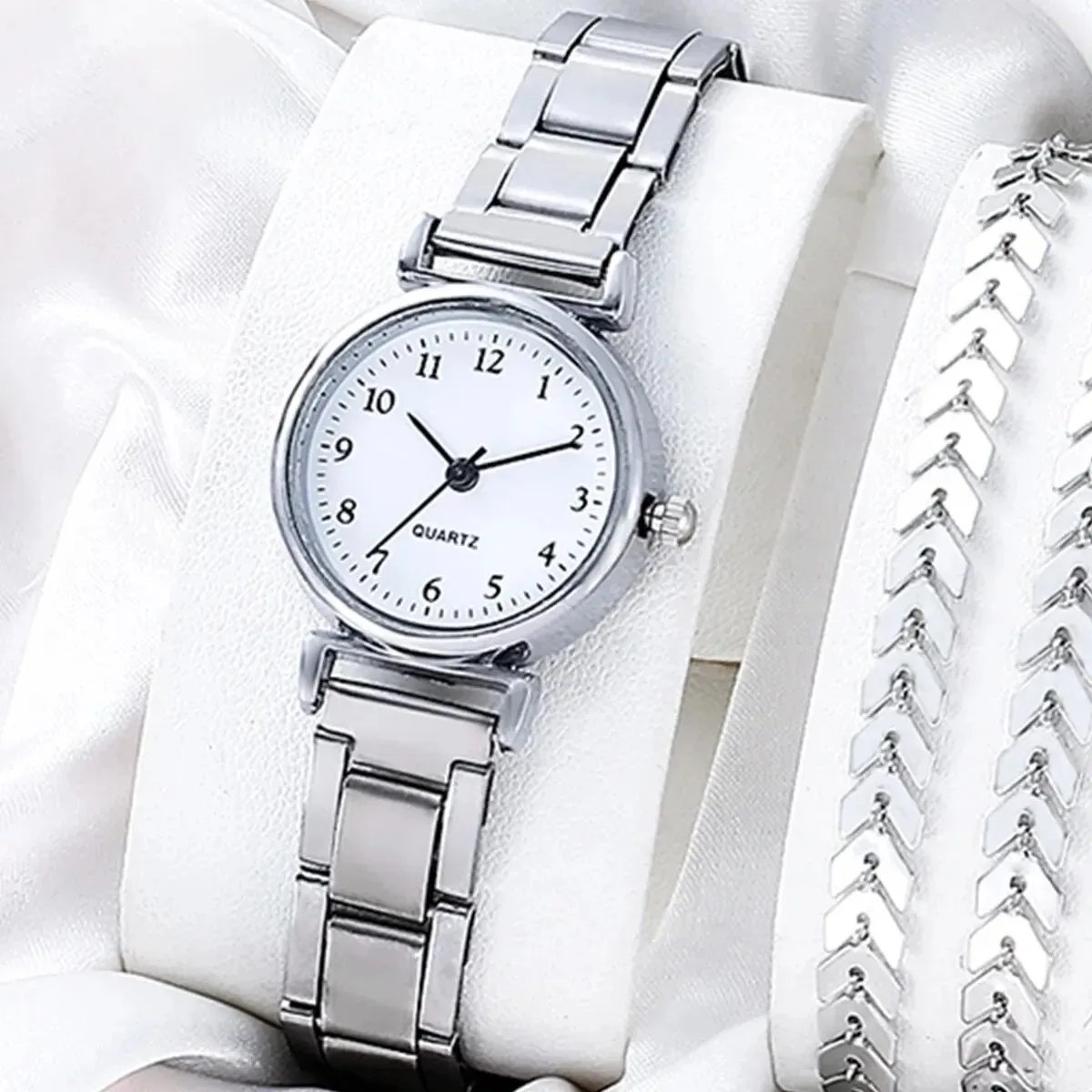 1Pcs Girls Cute Little Fresh Silver Digital Steel Quartz Watch Junior High School Girlfriends Birthday Christmas Gift 3