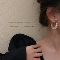 C Shape Metal Pearl Earrings 2