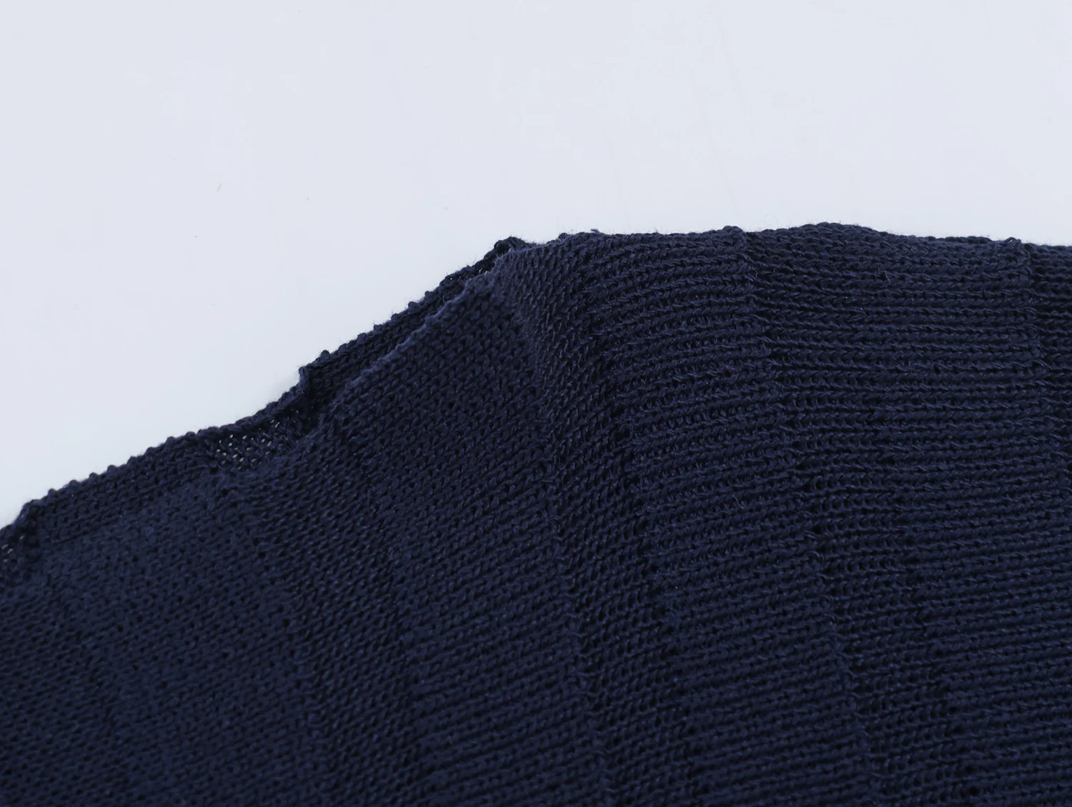 Europäischer und Amerikanischer Frühjahr 2026 Neuer Damenmode-Stil Schlankmachendes Kurzarm-Rippstrick-Kurzkleid – Detail 10